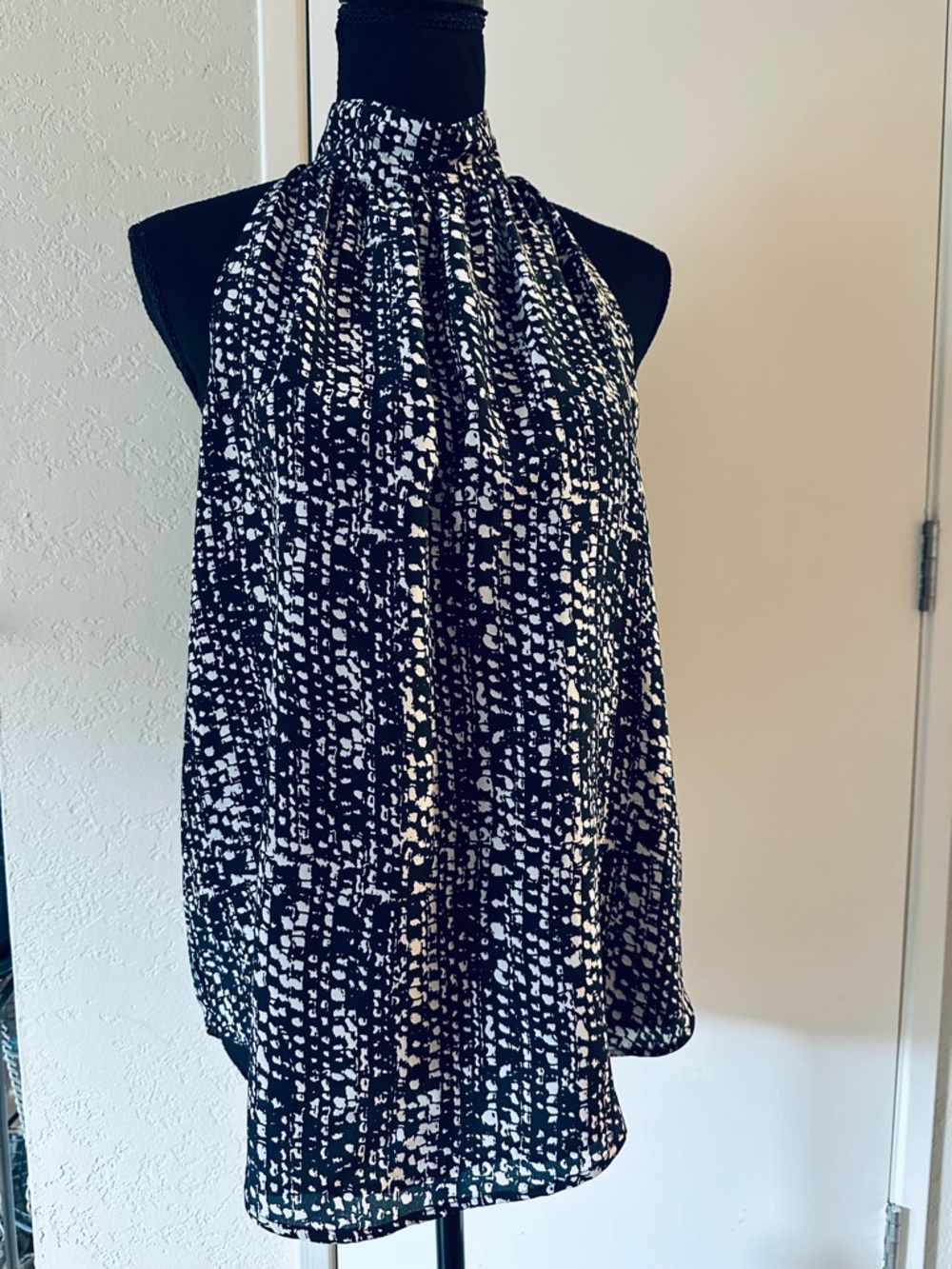 Kenneth Cole Halter Top. Size 6, Black & White Print